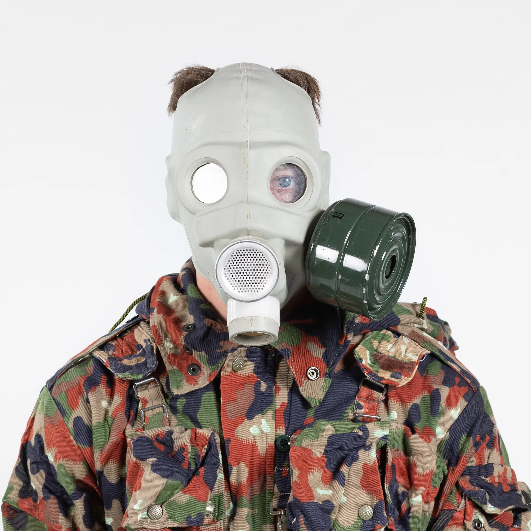 Hungarian 70M Gas Mask - Image 2