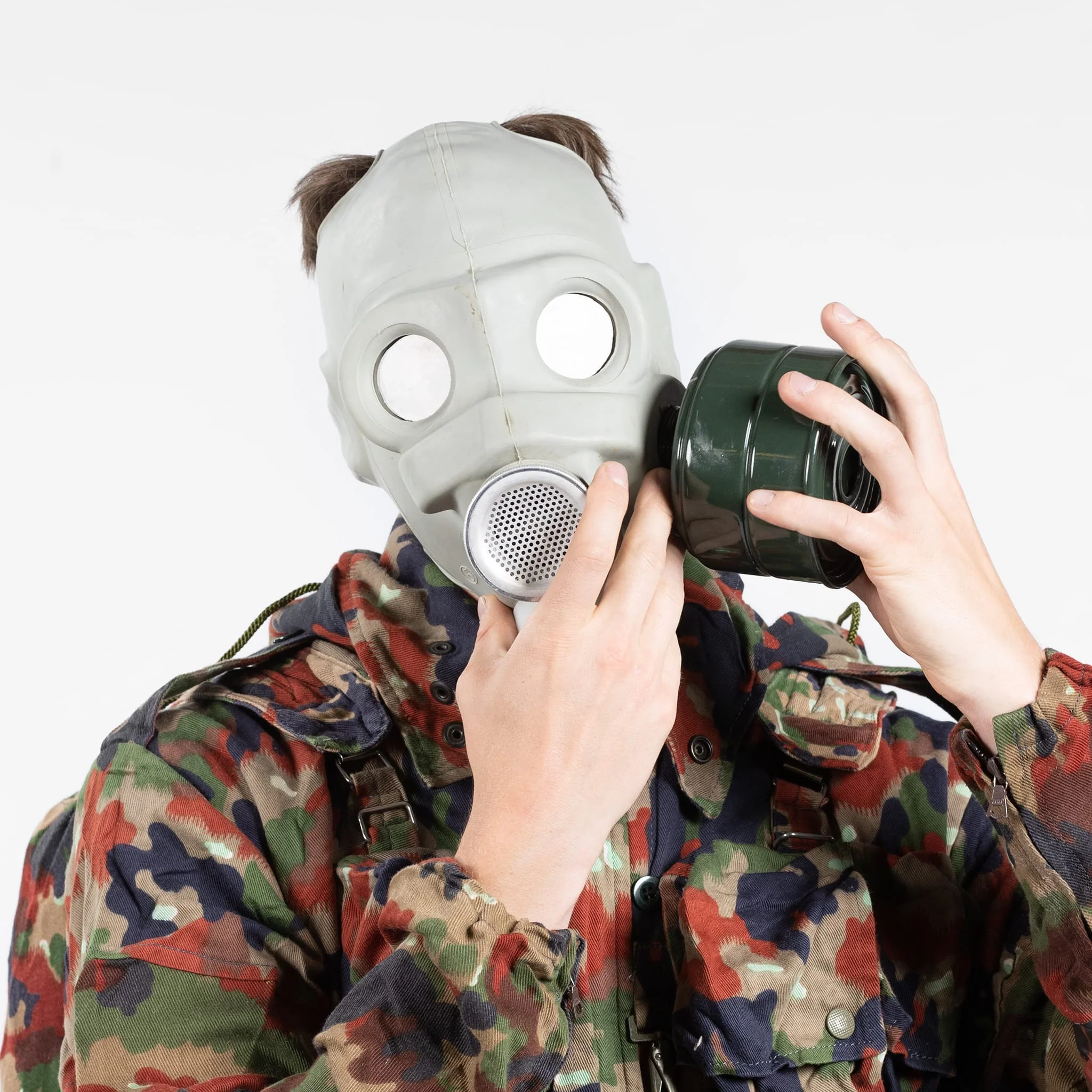 Hungarian 70M Gas Mask - Image 6