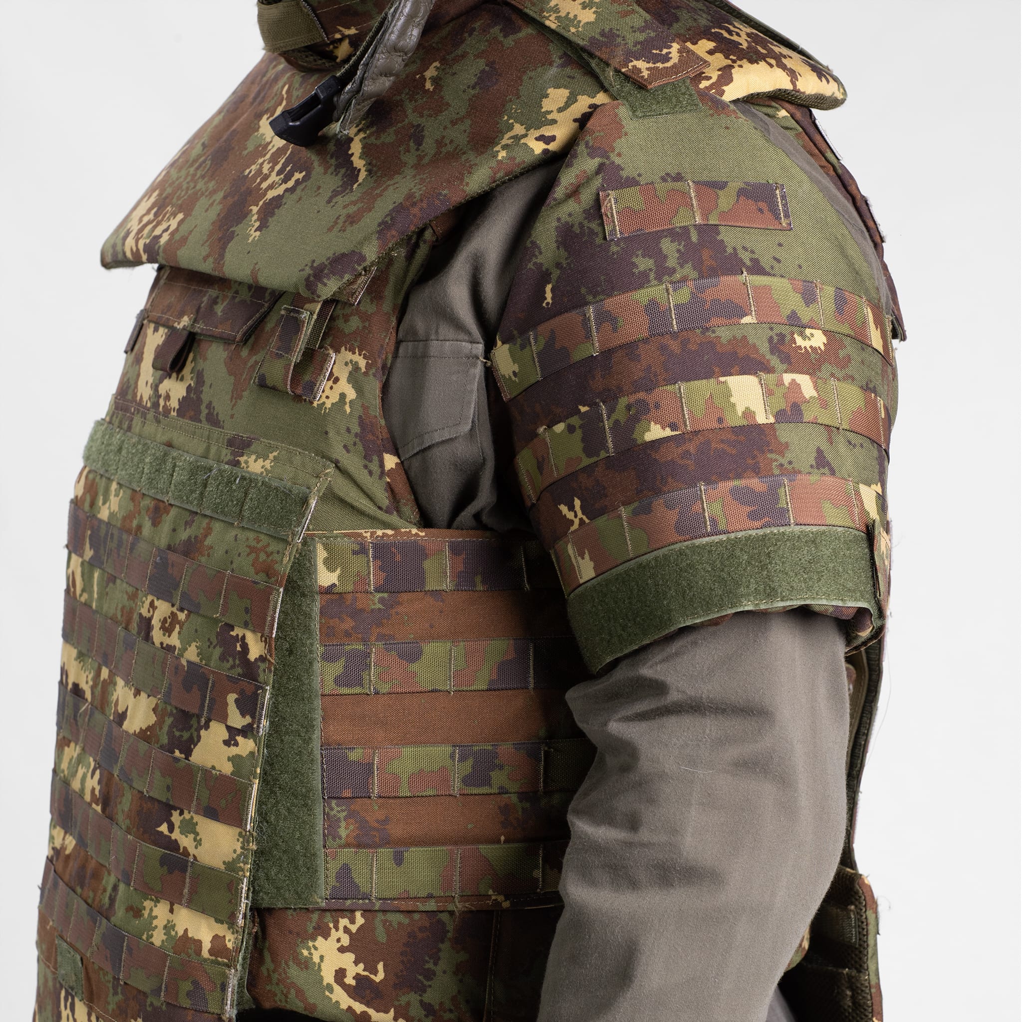 Italian Mimetico Vegetata NC4-09 Protective Armor - Image 5